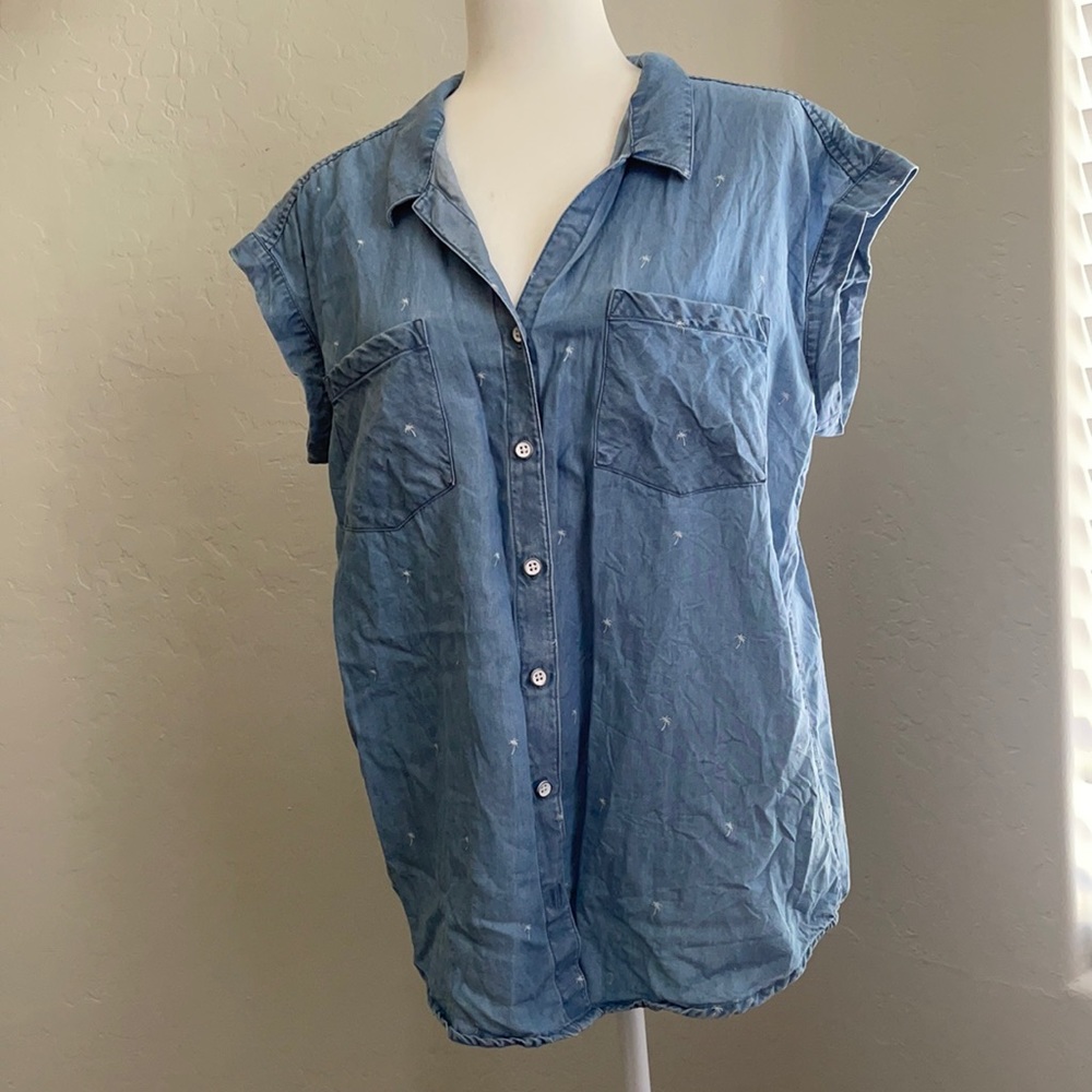 Sleeveless denim like top